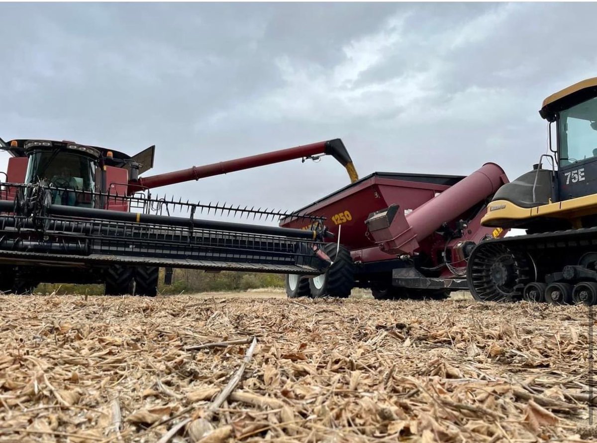 This red #Balzer combo from @browntown_farms_ag is putting us in the Christmas spirit 🎄
