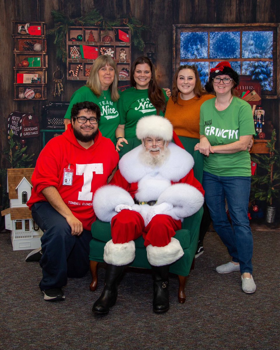 Garrett_TES's tweet photo. Visited by the grinch, a visit from Santa Claus and Caroling through the halls! https://t.co/LZzE3QG0MD