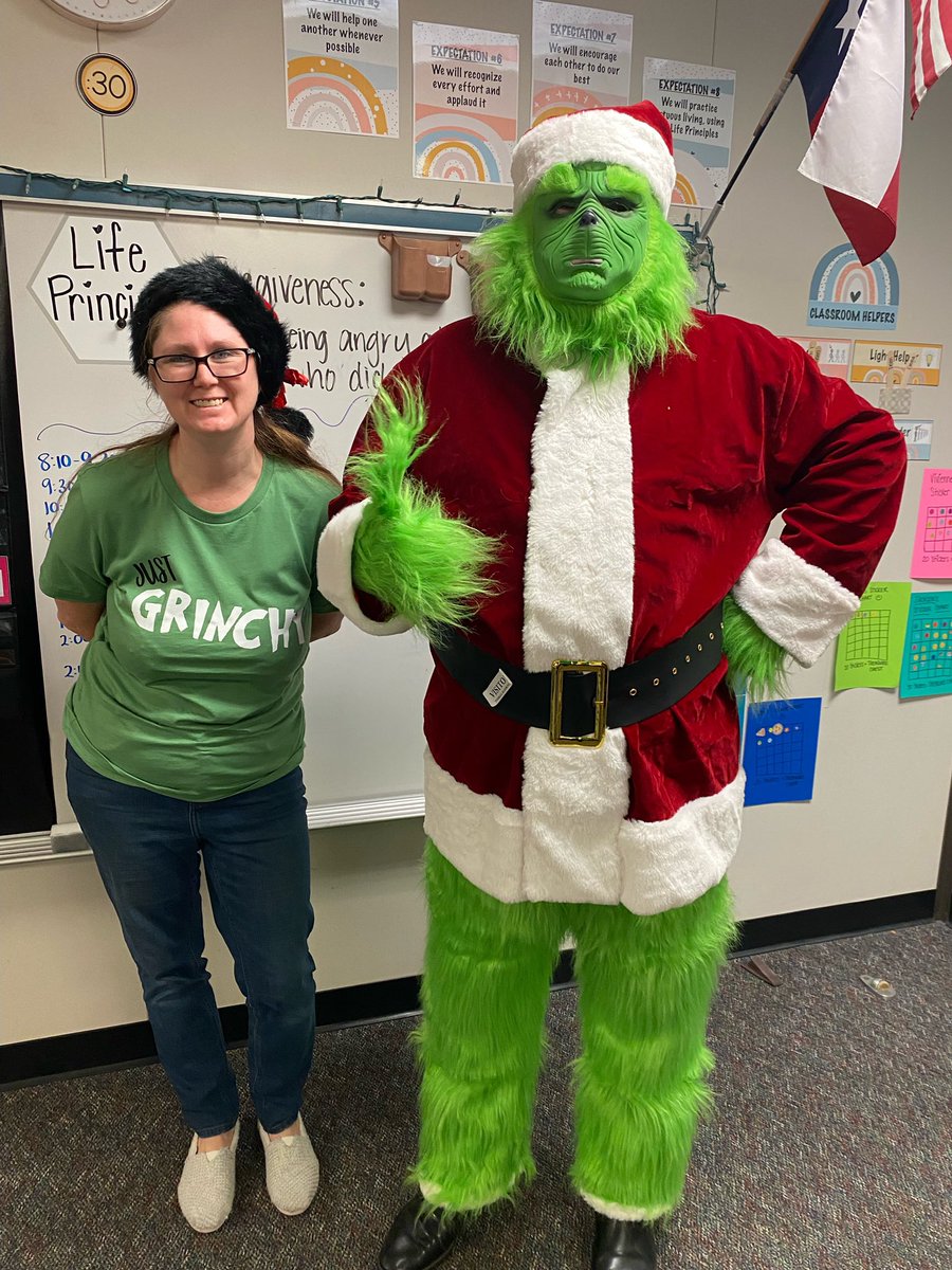 Garrett_TES's tweet photo. Visited by the grinch, a visit from Santa Claus and Caroling through the halls! https://t.co/LZzE3QG0MD