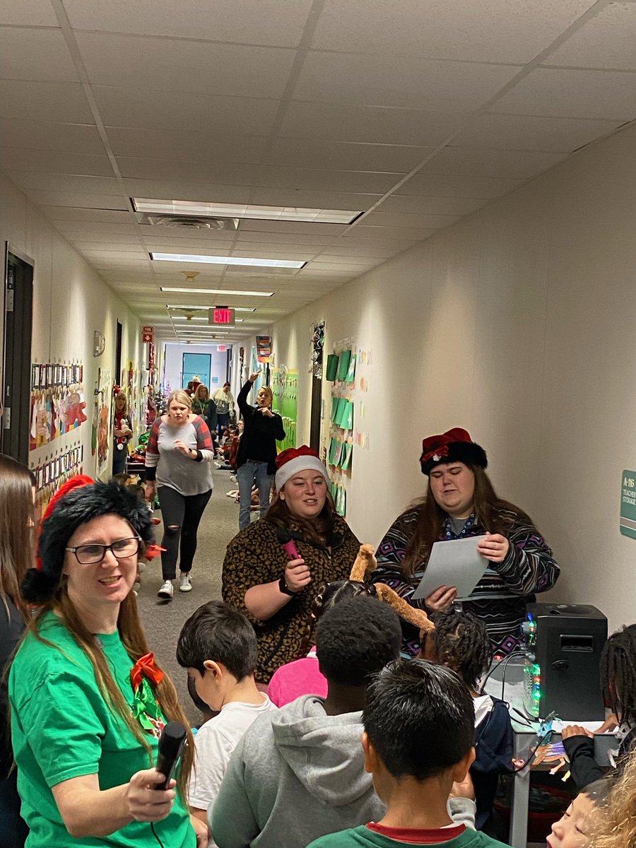 Garrett_TES's tweet photo. Visited by the grinch, a visit from Santa Claus and Caroling through the halls! https://t.co/LZzE3QG0MD