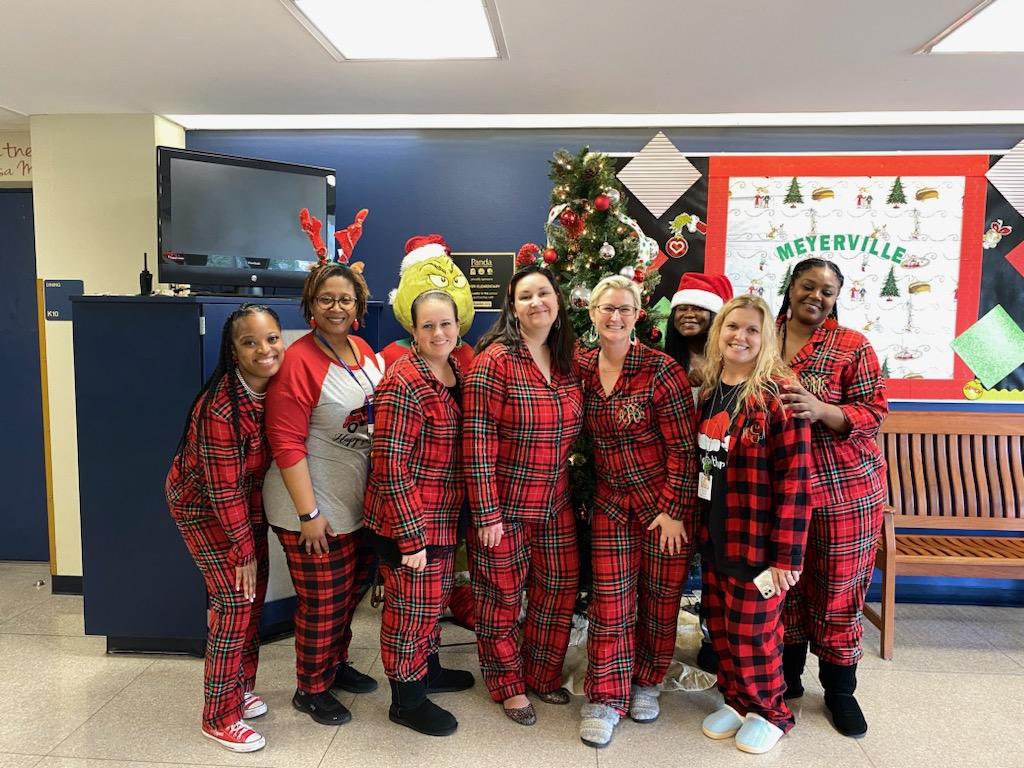 MrsD_in_Lamar's tweet photo. Happy Holidays @MeyerEagles! https://t.co/mwTRqZKmAF