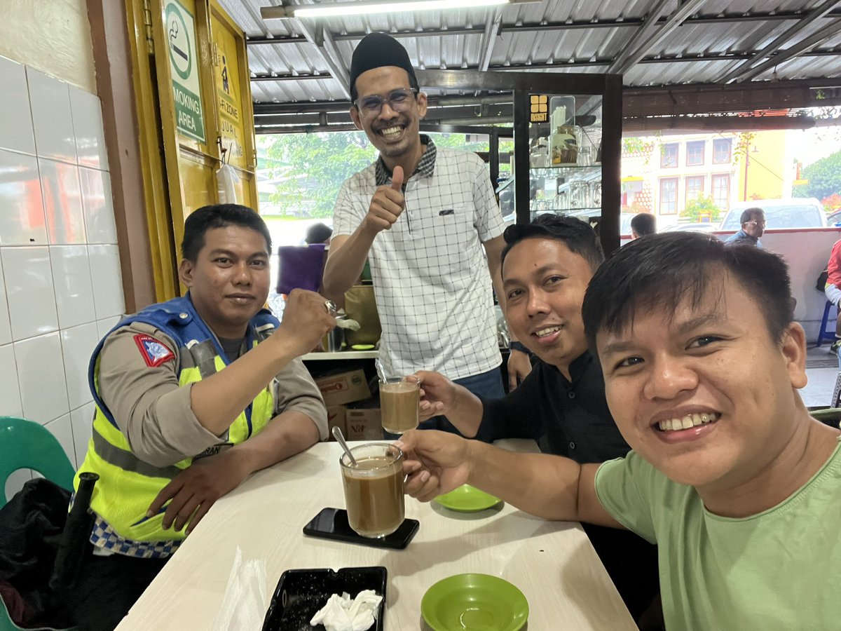 Awali dengan senyuman + kopi sebagai pelengkap🤣