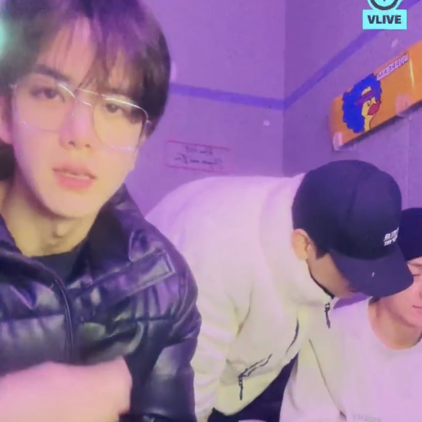 itsmatchamilky's tweet photo. jumil jumil kiw hshsh, younghoon sama aku aja sini https://t.co/Jpr7hGAxDa