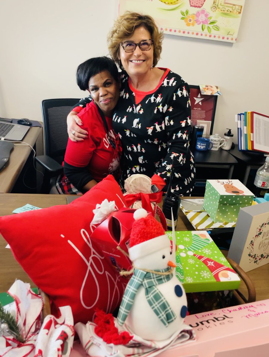 I caught this little girl sitting on Santa’s lap. Wishing everyone blessings this holiday season. Love these people!! <a href="/AWallace_JPE/">Angela Wallace</a> <a href="/Tammy85Schmitz/">Tammy Schmitz</a> <a href="/JPE_Panthers/">Patterson Elementary</a> #JPEPantherPride
