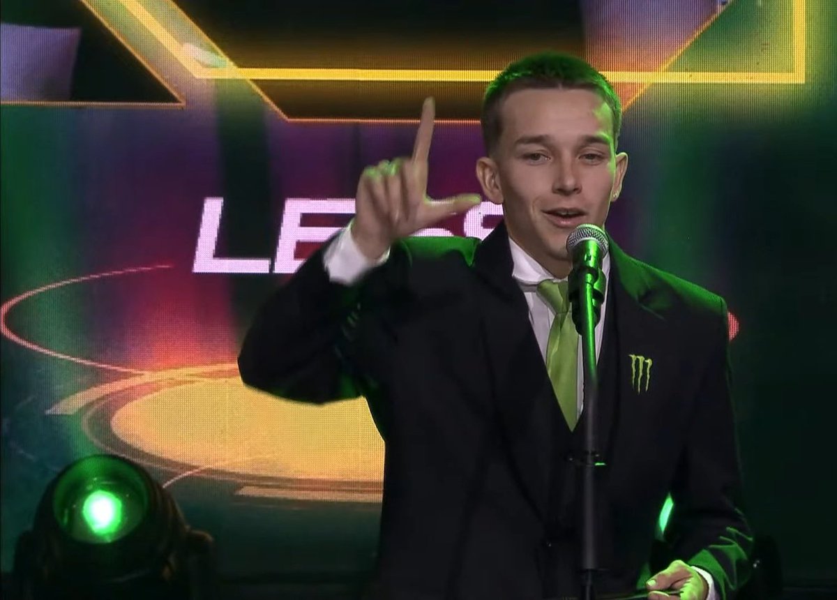 loud_luizin's tweet photo. @LOUDgg e @monsterenergyBR 💚 https://t.co/R14Acp5poO