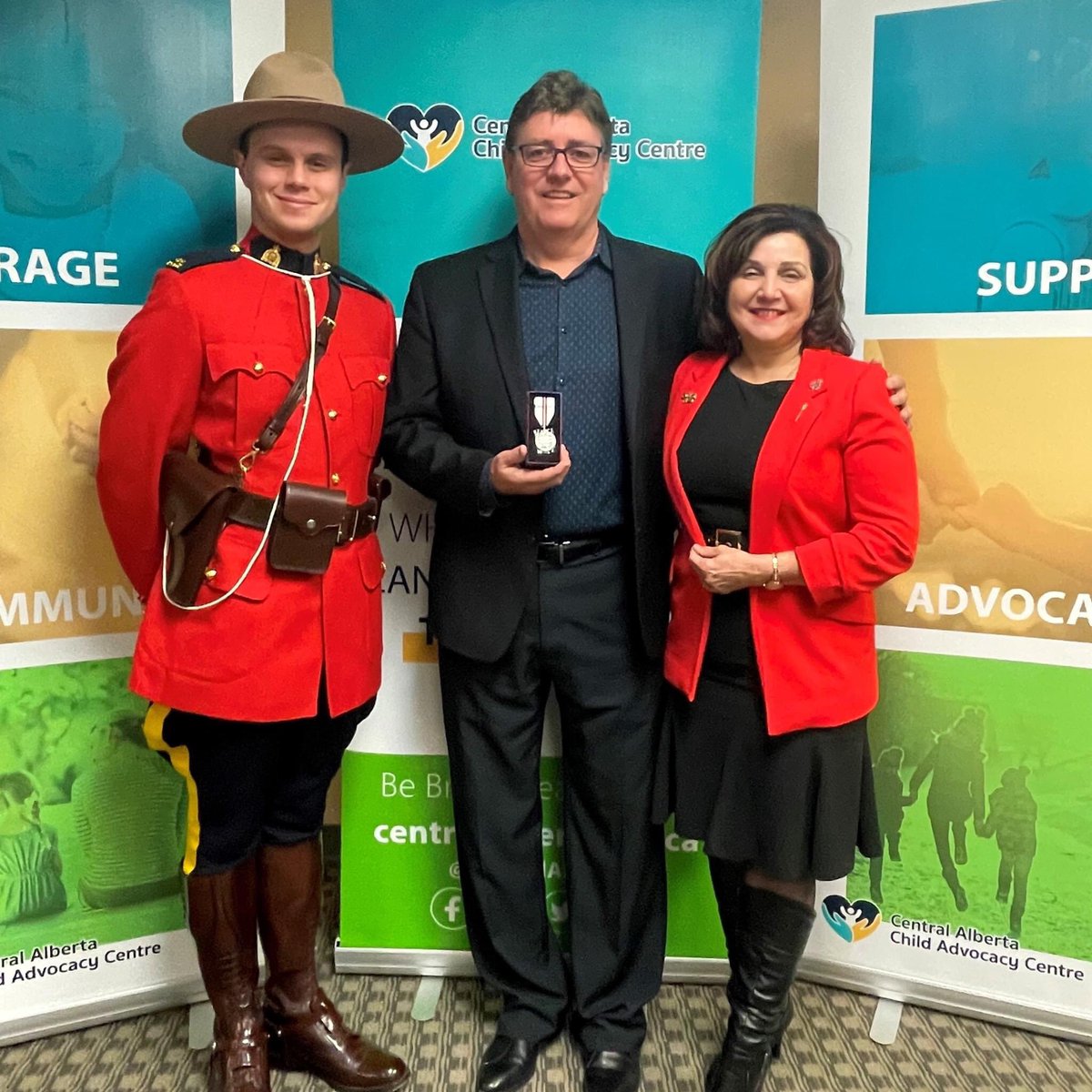 CentralABCAC's tweet photo. Today Mark was presented with the Queen's Platinum Jubilee Medal

Minister @AdrianaLaGrange personally presented Mark with the medal. Congrats to Mark! We couldn't be happier with this news, and are so proud to call Mark our CEO!

#CACAC #Alberta #ABLeg #CentralAlberta https://t.co/ogHzIUBd3b