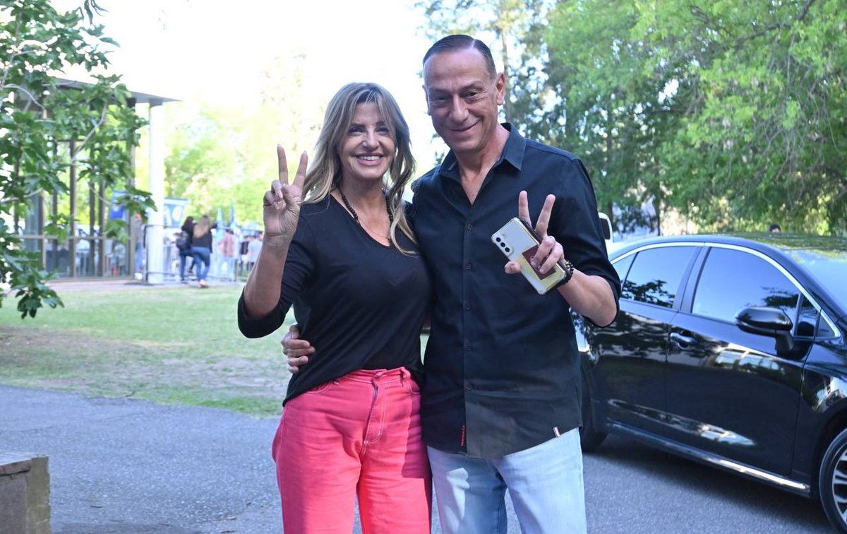 marisafassi's tweet photo. Nosotros y nosotras vamos a redoblar los esfuerzos para defender los intereses de nuestras vecinas y vecinos. Con militancia, coraje y trabajo vamos lograr la soberanía política, la independencia económica y la justicia social que nuestro pueblo necesita. https://t.co/pbP7C3LrS3