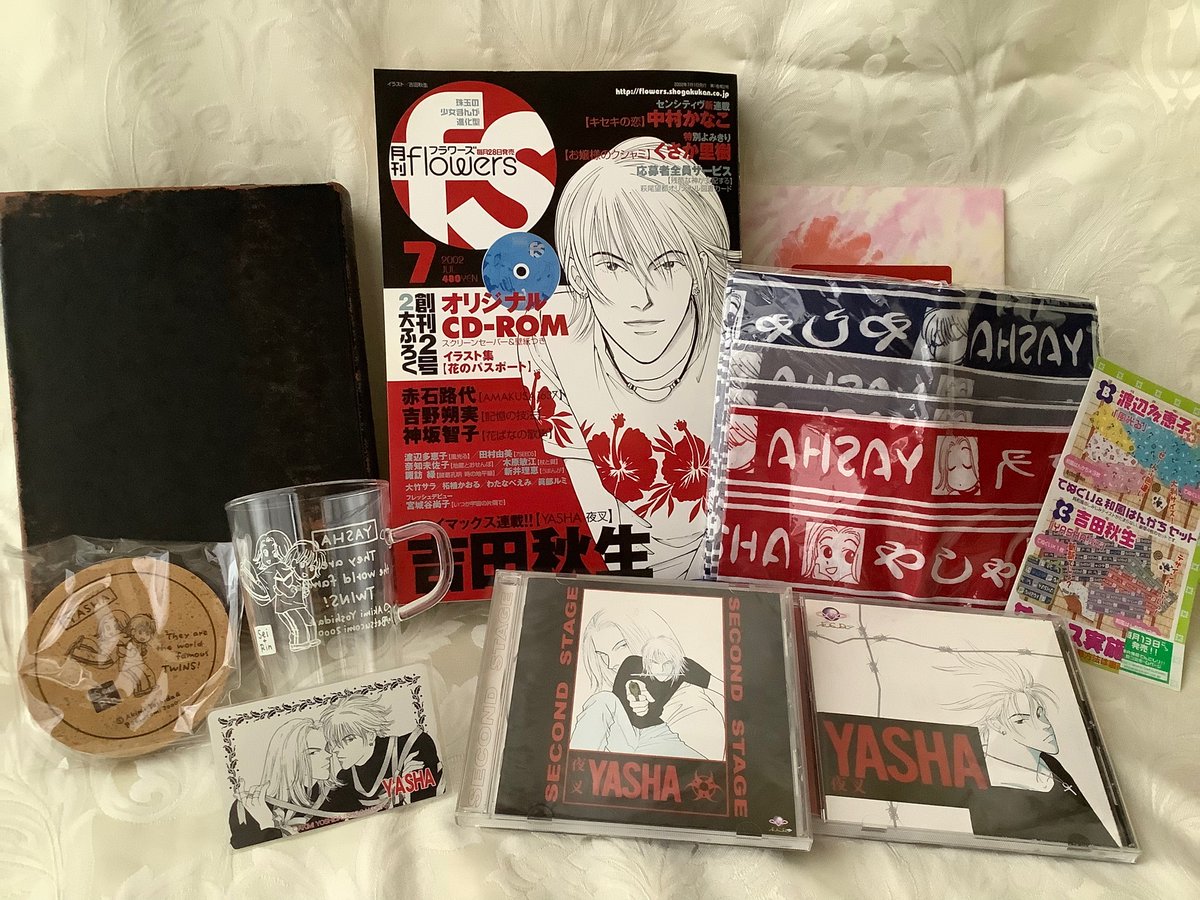 YASHAも色々
全プレの手拭いはセットカラーが間違ってるw緑色くれ！
 CDドラマは一度も聞いたことない……夜叉ドラマがショックすぎて、怖くて聞けないまま😣
2002年の雑誌と付録のスクリーンセイバーCD &amp;ポストカードブック
グラスマグ＆コースターは全プレ？？忘れた