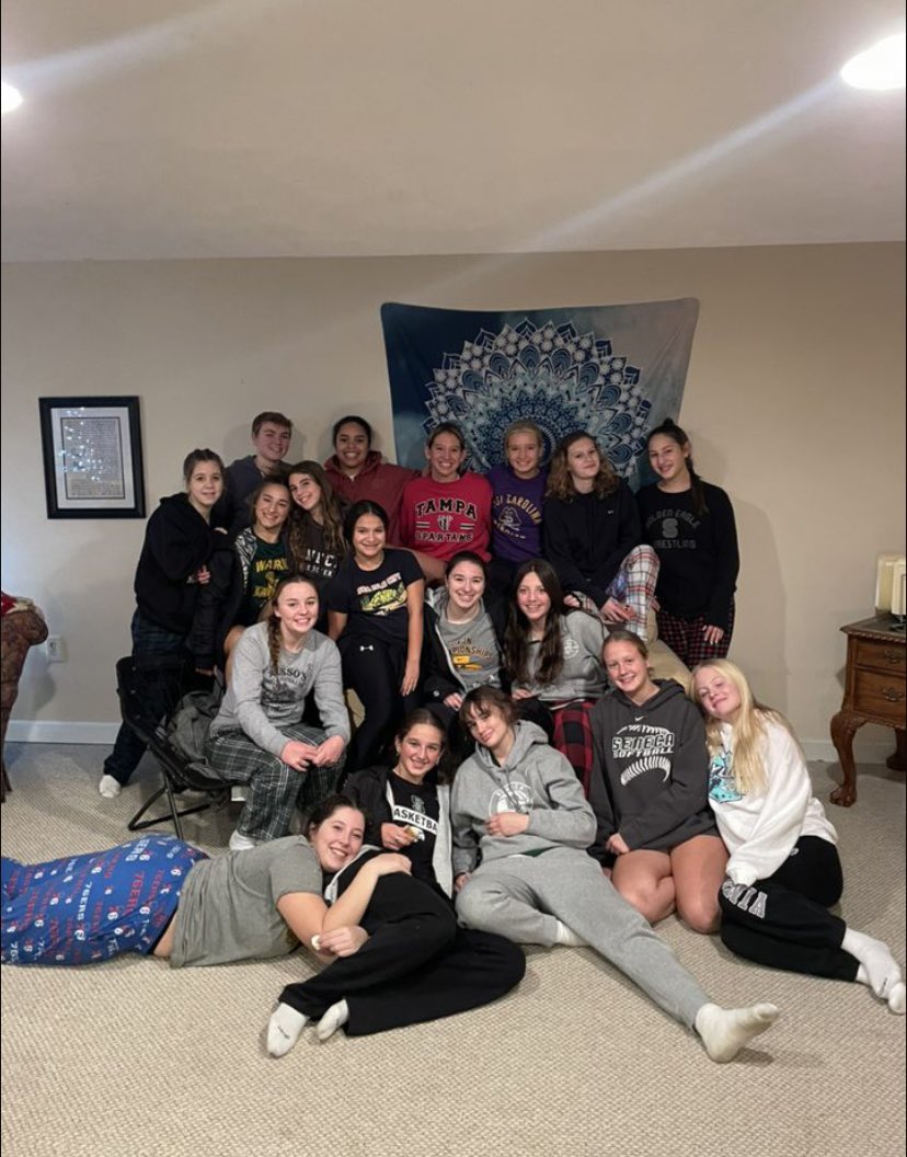 Family pasta partyyy 🍝 to prepare for game tomorrow!! 🍽️ #cricket #ourfavcowgirl #famfriday