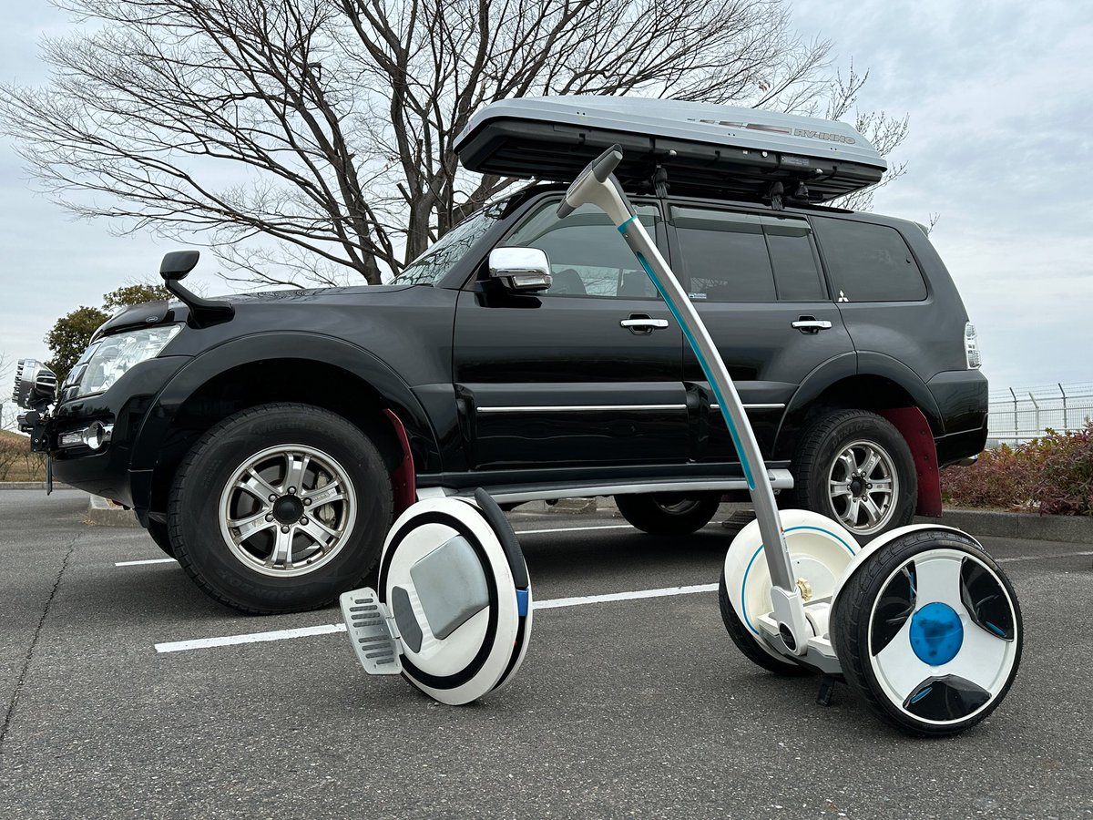GoAma3's tweet photo. 遊んできました。
一輪車より全然安定してますね。
徒歩より速くランニングより遅い。
何より近未来感がすごい…
ってどれも10年以上前の製品ですけどね。
やっと買えるようになった😁
#ninebotone
#ninebote https://t.co/dMVGgn6ORW