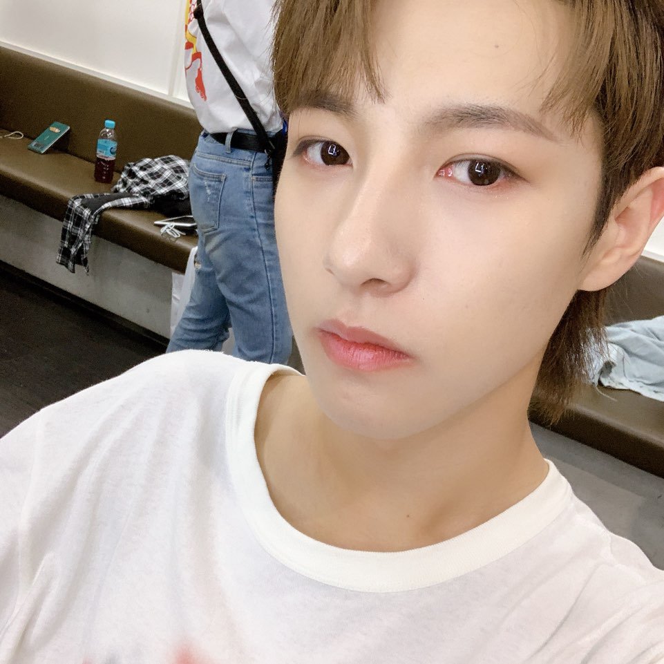 cielvault's tweet photo. 𝙽o se asusten si me ven todo serio, ando escondiendo mi felicidad por el #𝕣o𝚢a𝖑ty·你𝑓est 🍰♡ y es que hoy me toca ser un 𝚙ríncipe de 𝑑isney mientras le hago 𝚜tream al temazo que sacaron las pwincesitas más lindas de este día, claro que sí. 

𝚓ack-𝚙ot ☆ 𝚔iyoshi, ♡. https://t.co/fUwnqqzDnI