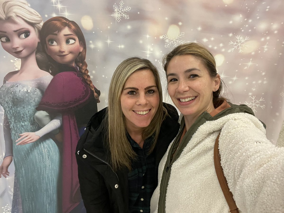 MyColangelo's tweet photo. 🤗 Our talented @BectonHS theatre students sang beautifully at tonight’s @Frozen musical performance ❄️ 🎶 🎤 #snowfx https://t.co/mKbB6UUml7