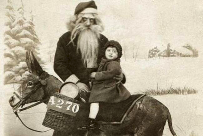 woofknight's tweet photo. #TheLastDriveIn #FFBMovieNight #CreepySanta https://t.co/f7Glmso6dI