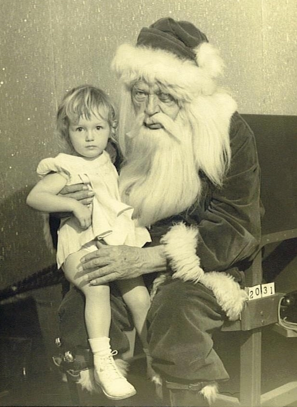 woofknight's tweet photo. #TheLastDriveIn #FFBMovieNight #CreepySanta https://t.co/EMYt6skzNb