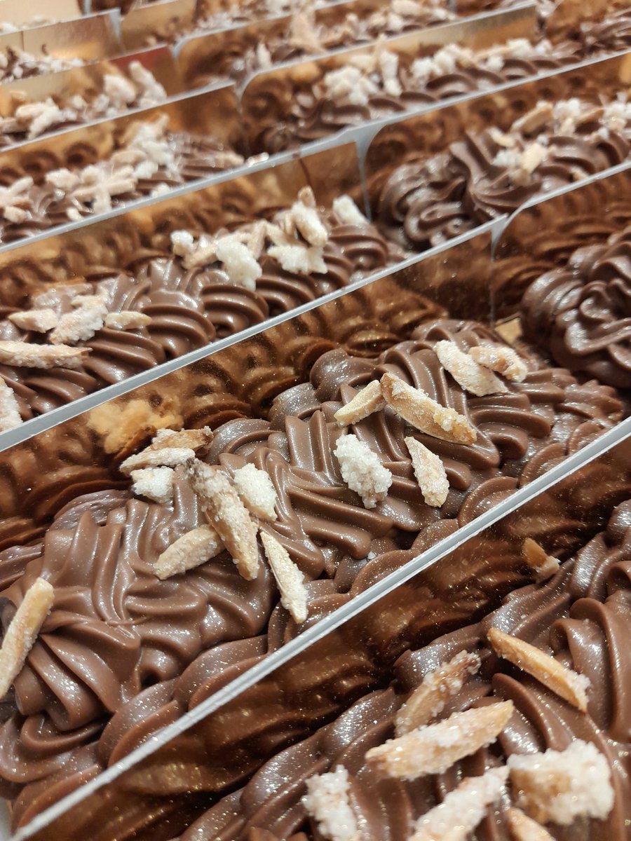 Chocolade bar met Fryske Dùmkelikeur

Een gouden combinatie van melkchocolade, dùmkelikeur en gesuikerde amandeltjes 🥰

En o zo trots dat dit product bekroond is met GOUD👌

bakkerijdeboer.nl