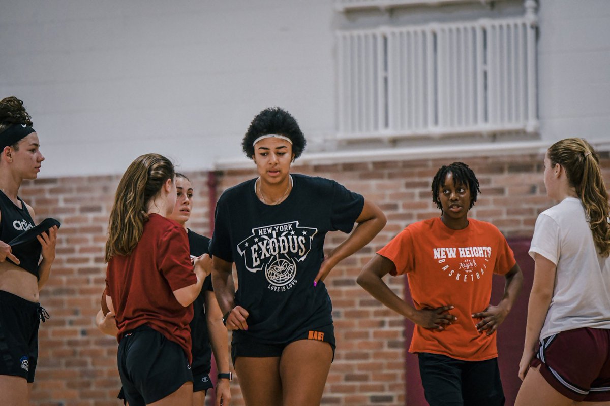 🪣Biggest Buckets🪣
🥶Nickerson Day 1 Top Scorers🥶

1. Carys Baker || 34 📸
2. Kendall Eddy || 24
3. Paika van der Maas || 21
4. Cate MacDonald || 19
5. Ana von Rumohr || 19
6. Sheyenne Swain Price ||18
7. Payton Richard || 16
8. Grace O’Sullivan ||15
9. Courtney Swider ||15