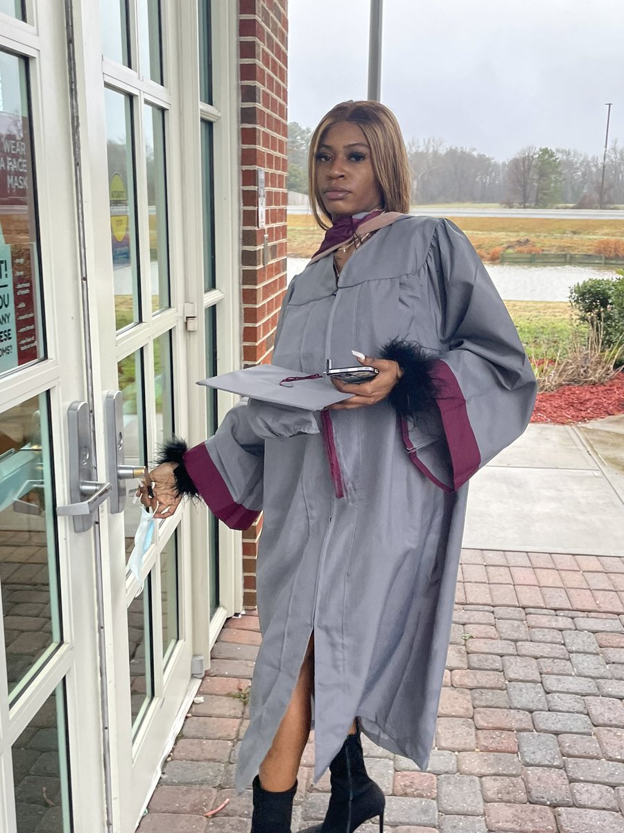 MekaEstep's tweet photo. I’m the MUVA of a college graduate!! And I am so proud!! #melanatedandeducated #wesnatchdegrees #legacyofscholars #mekaskids #umesgrad https://t.co/dFIgVl0TJn