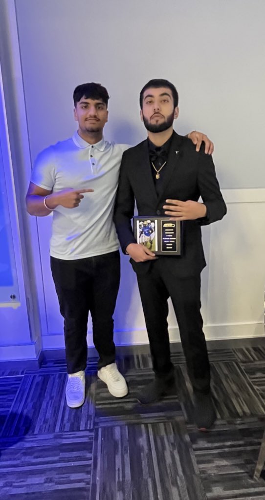 adeep_sraw's tweet photo. I was honoured to receive the 5 year player plaque at the Seaquam Football banquet. I would like to thank all my coaches, my teammates, and the organization for helping me and acknowledging the loyalty I’ve had for this program by giving me this award. https://t.co/H0Ixg8j4d6