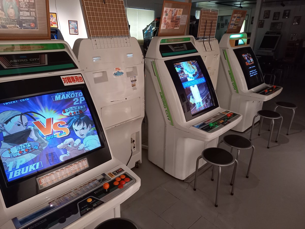 living_bird's tweet photo. 遅くなりましたが、ラインナップの紹介です♪

アストロシティコーナーは
・ストⅢ3rd(対戦台)
・怒首領蜂大往生
・ドラゴンセイバー
・ダライアス外伝
・究極戦隊ダダンダーン

体感ゲームは
・エンデューロレーサー
・スーパーハングオン
・アフターバーナー
・アウトラン https://t.co/QavH7fhFni