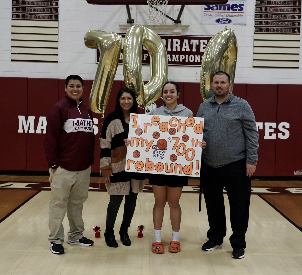 GarciaKilo07's tweet photo. Mathis High School Coaches responsible for her achievement. https://t.co/PqPn0zy1Uz