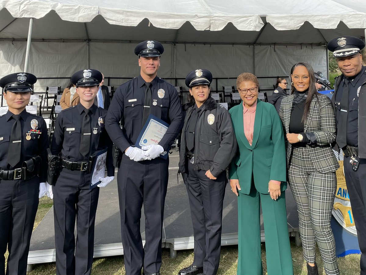 Today we welcomed 3 new police officers to the CENTRAL family, congrats for your tremendous accomplishments. CORTESE, ESQUEDA,GUAN. 
<a href="/LAPDChiefMoore/">Michel R. Moore</a>
<a href="/lapdmikeoreb/">Michael A. Oreb</a>