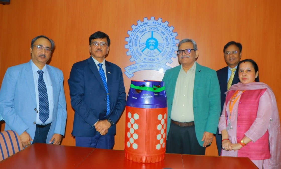 The new age aesthetically designed stylish translucent body SMART Indane Composite cylinder is priviledged to finds its place in the SMART kitchen of Prof Rajiv Sekhar, Director <a href="/iitismdhn/">IIT(ISM), Dhanbad</a>.....A proud moment captured by Team IndianOil led by Mr Vibhash Kumar, ED &amp; SH, BSO.