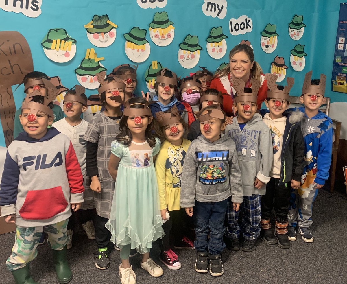 lexosaurus_lex's tweet photo. 🎶 Rudolph the Red Nosed Reindeer 🎶 @ChaseTigers @CajonValleyUSD @davidmiyashiro #reindeergames #Kindergarten #ilovemyjob https://t.co/3zp1NWyrOe