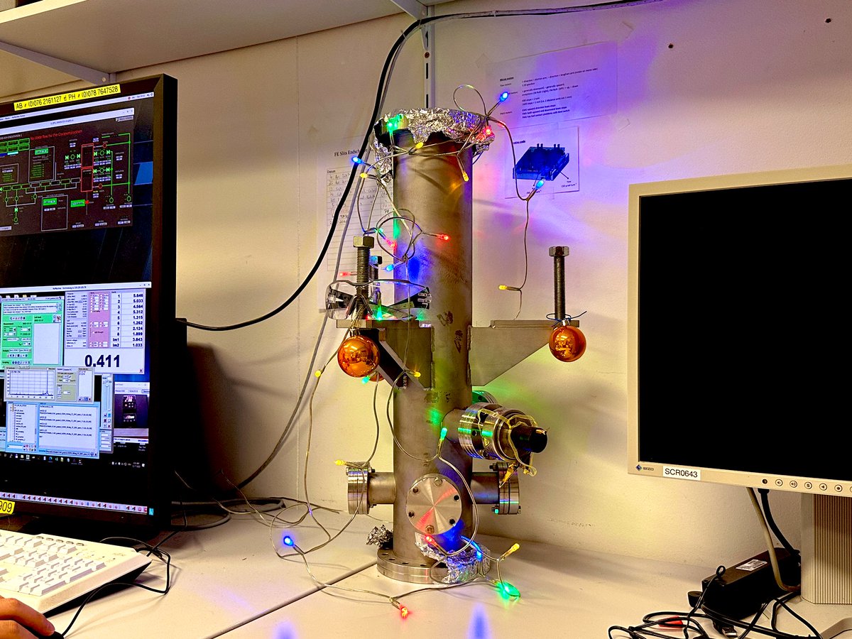 PatHemberger's tweet image. Enjoying the last hours of #beamtime this year with @Samuel65719077. Finally we got some signal. May the #synchrotron gods be generous to us. @psich_en #swisslightsource