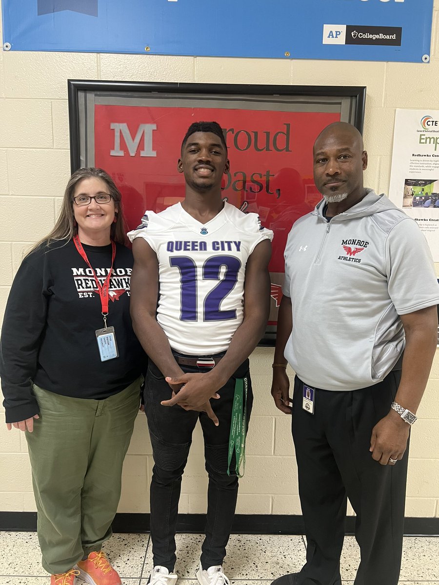 Bryce Davis (@brycetosaucy) on Twitter photo Itβs a honor to be in the Queen City senior bowl.<a href="/Monroe_Redhawks/">Monroe Redhawks Football π</a> <a href="/qc_seniorbowl/">Queen City Senior Bowl #WeHaveCharlotte</a> Itβs a honor to be in the Queen City senior bowl.<a href="/Monroe_Redhawks/">Monroe Redhawks Football π</a> <a href="/qc_seniorbowl/">Queen City Senior Bowl #WeHaveCharlotte</a>