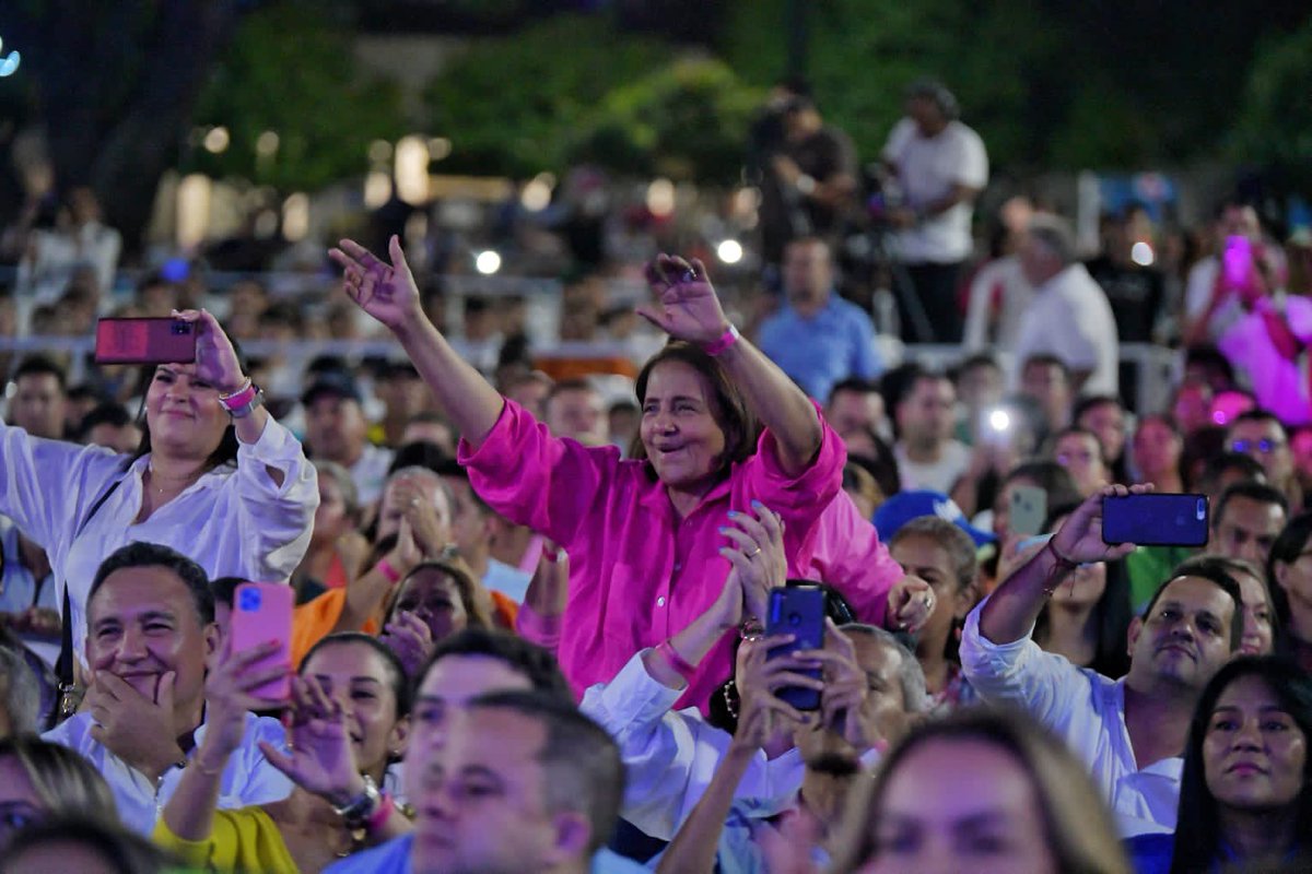 Valledupar on Twitter "RT GobdelCesar “Ojos verdes que hechizan, que