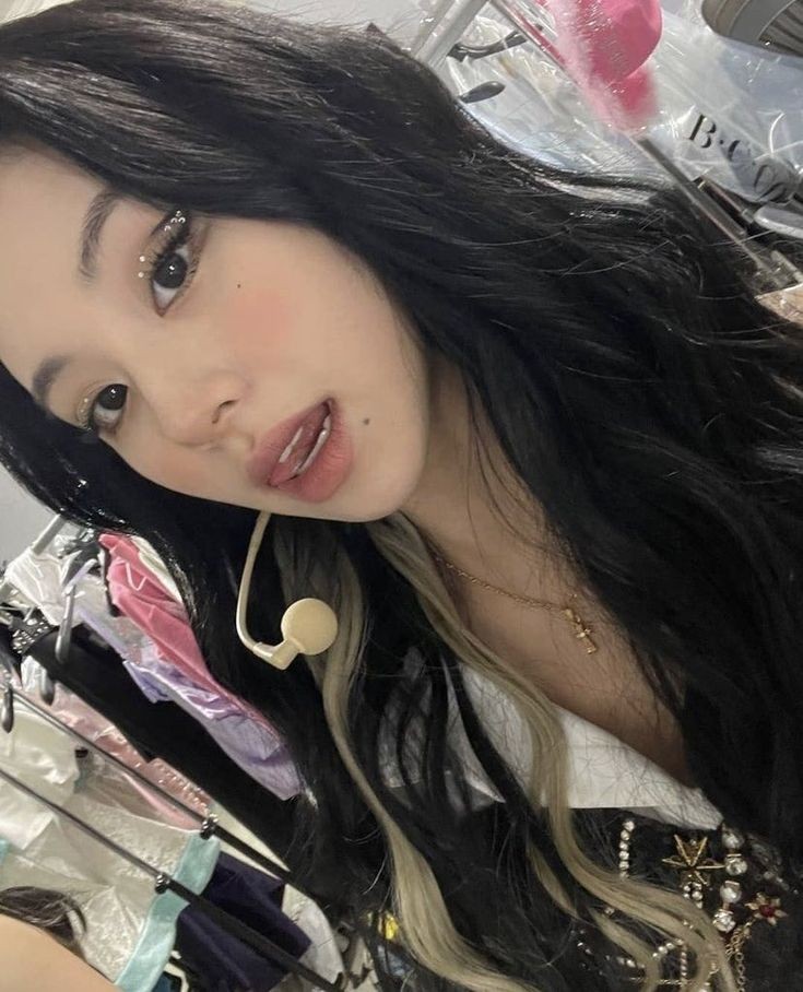 magicseulgi's tweet image. son chaeyoung is so attractive