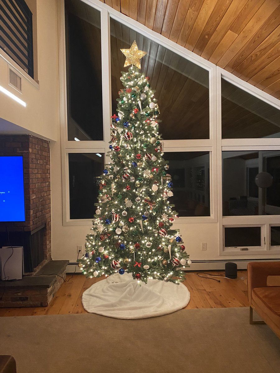 ambermruffin's tweet photo. Christmas Madness! Let’s find out what the best thing about Christmas is! Here’s a hint: #AmberRuffinShow #TARSWatchParty https://t.co/VNMkYNOnCd