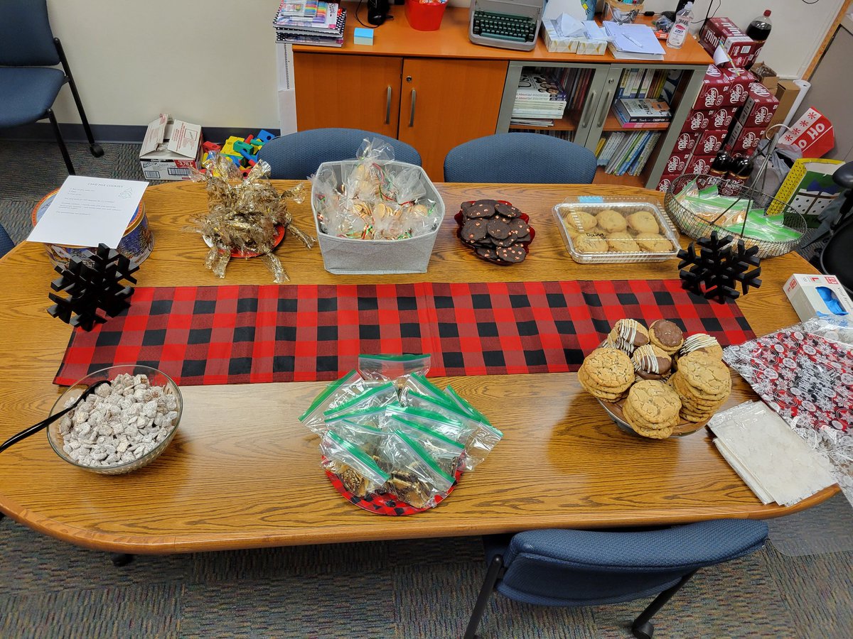 SEldabaja's tweet photo. What an AMAZING 1st Cliffy's holiday cookie exchange! The cookies were amazing and DELICIOUS!
@CliftonECS #Cliftoncan https://t.co/IiIm4TInNA
