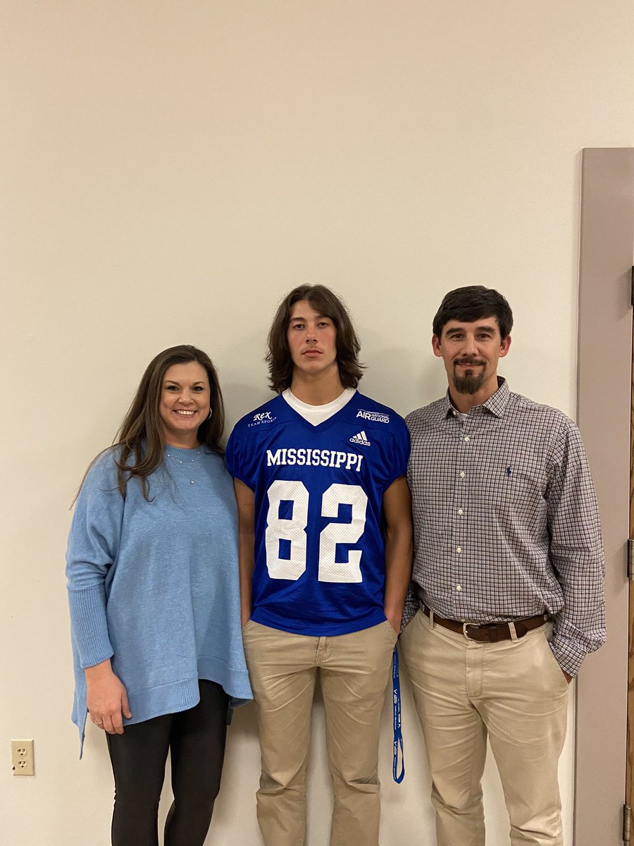 CoachRowsey1's tweet photo. Had a good time at the Bernard Blackwell North/South AllStar Banquet tonight. Proud of you @DylanRowsey 
Good luck tomorrow!
#RecruitBigg #BiggBuilt https://t.co/dxY8ox4HmQ