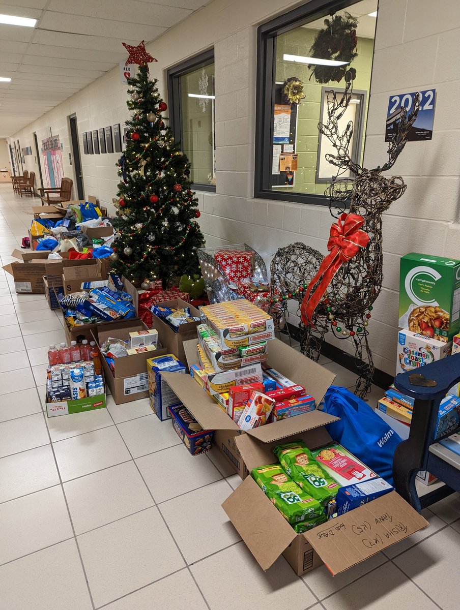 Thank you <a href="/MandelaPS/">Nelson Mandela PS</a> families for your generous donations ❤️ One more day to bring in food for the food drive! Donations will be delivered Monday. <a href="/CBCToronto/">CBC Toronto</a> #cbcgives #CBCSOTS school challenge <a href="/Knights_Table/">Knights Table</a>