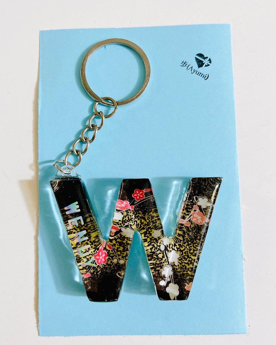 ChNP0CXQ4ShN4VZ's tweet image. This is a Christmas gift for my son's teachers. I started making them last night. And today I was able to give these 
to them.✨
At any rate, I can breathe a sigh of relief now that the 1st semester is over!
#handmade #resin #initialkeychain  #christmasgifts #forhomeroomteacher