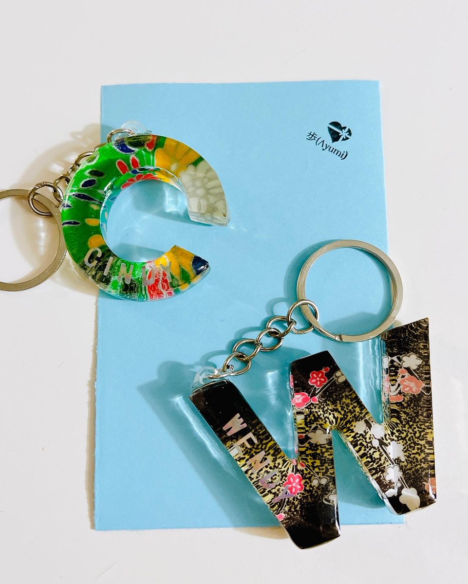 ChNP0CXQ4ShN4VZ's tweet image. This is a Christmas gift for my son's teachers. I started making them last night. And today I was able to give these 
to them.✨
At any rate, I can breathe a sigh of relief now that the 1st semester is over!
#handmade #resin #initialkeychain  #christmasgifts #forhomeroomteacher