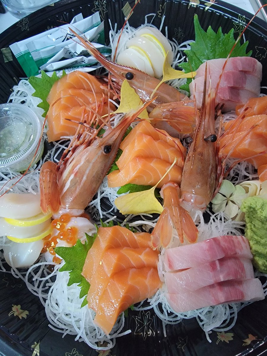 Enjoying some fresh sushi from Chef Yang in Santa Clara CA @Plato2Earn 
#dinnerfor2