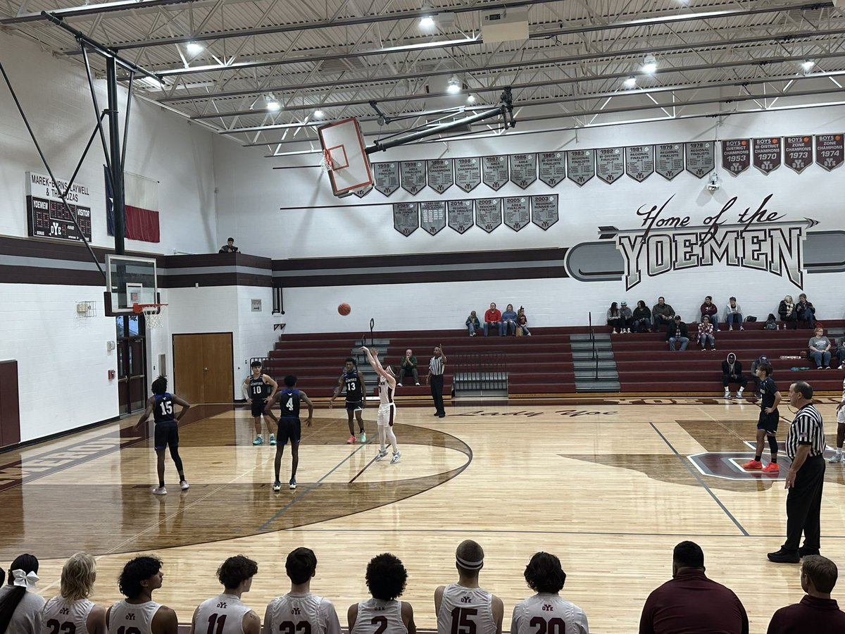 Cameron Yoe with the win!! Enjoyed watching <a href="/hollas_jw/">JW Hollas</a> ball out with 28pts! Wishing you the best of luck in your district opener next week.