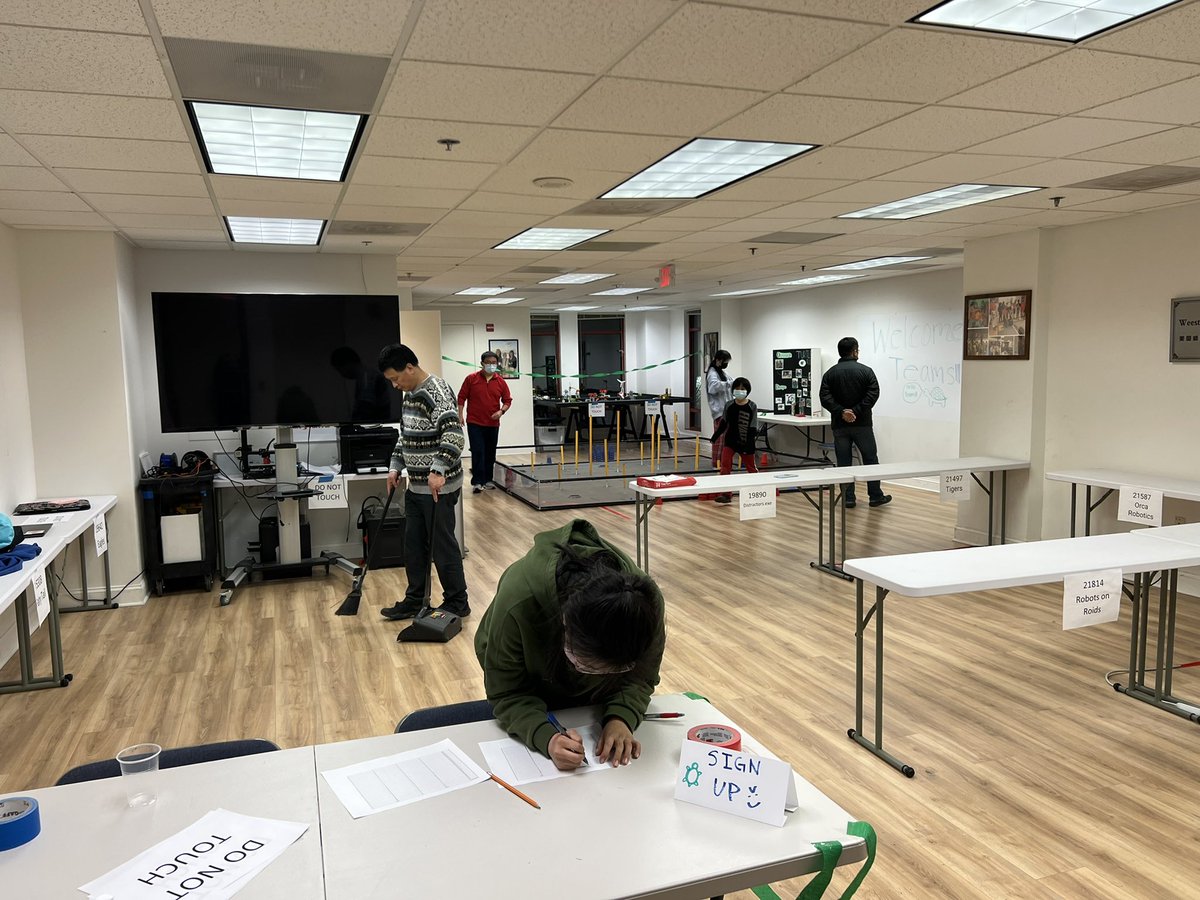 TurtlesRobotics's tweet image. Our Turtles members worked hard to prepare for the scrimmage tomorrow! See you’ll tomorrow (December 17th) 9:00 am. Thank you for everyone’s support! #powerplayscrimmage #robotics