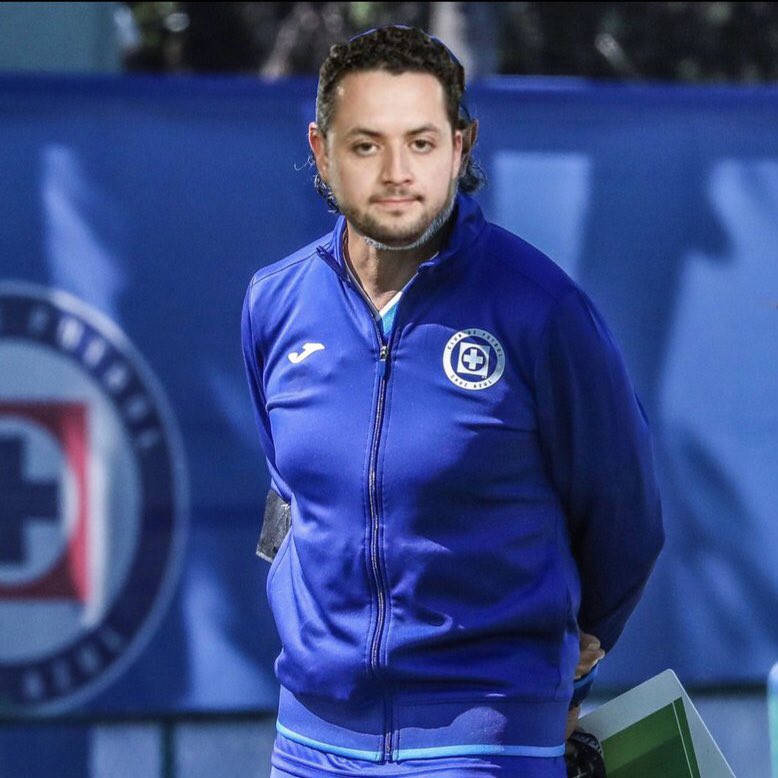Ciceron_106aC's tweet photo. @LuisAzul0507 @EugenioOP_ @CruzAzul Cuando #VictorVelazquez y su abogado #RafaelAnzures tomaron posesión del #ClubCruzAzul en 2020, contrataron al despacho de abogados RL&A a cargo de David Rajunov con el propósito de encontrar anomalías en la administración del Lic Guillermo Alvarez. A la fecha, no han denunciado. https://t.co/p3EFkpyi7C