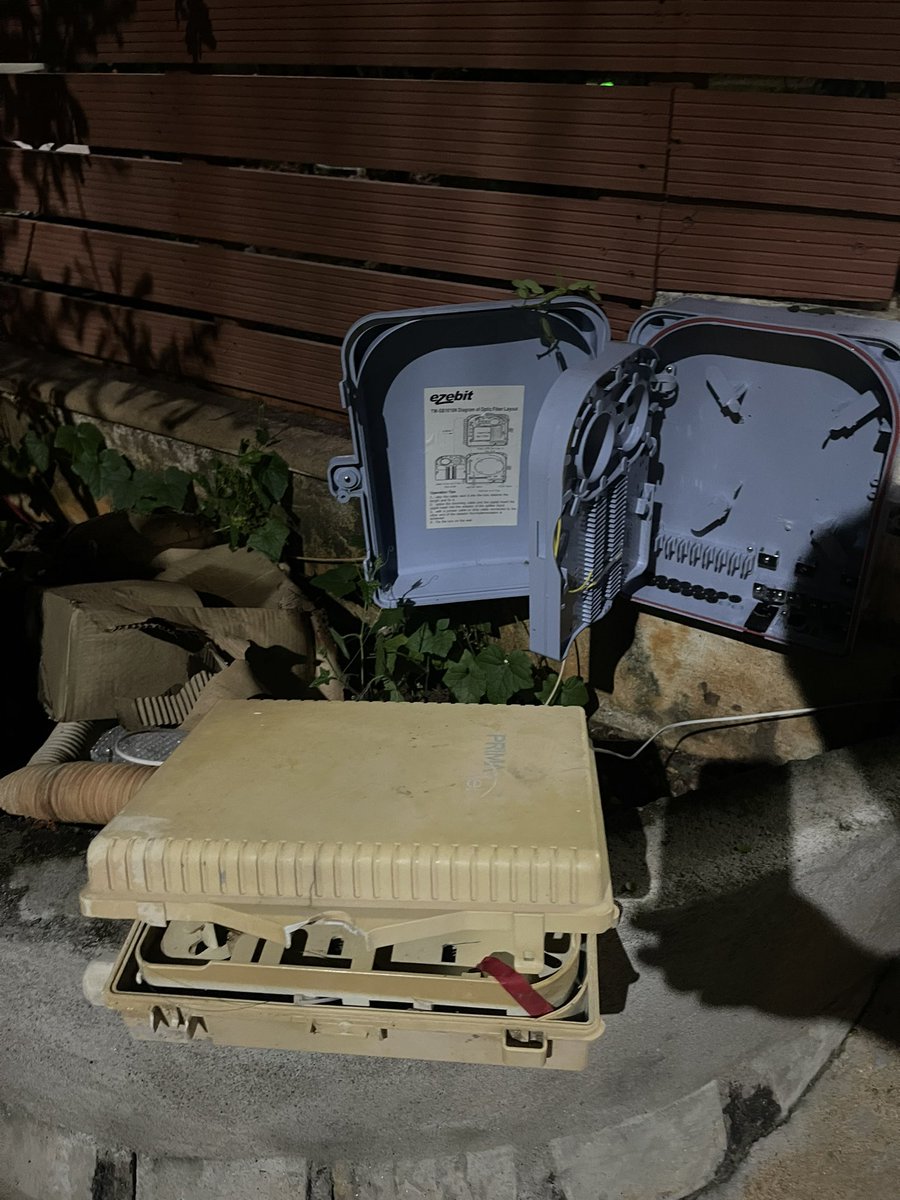 itznirmal's tweet image. @airtelindia I’m appalled the service from airtel broadband. It has been like this for more than 3weeks. And for last 2 days ,I’m without internet, as the optical cable in d  open box got cut. This is after repeated escalations !!! Think twice before  choosing #airtel #airtelbb