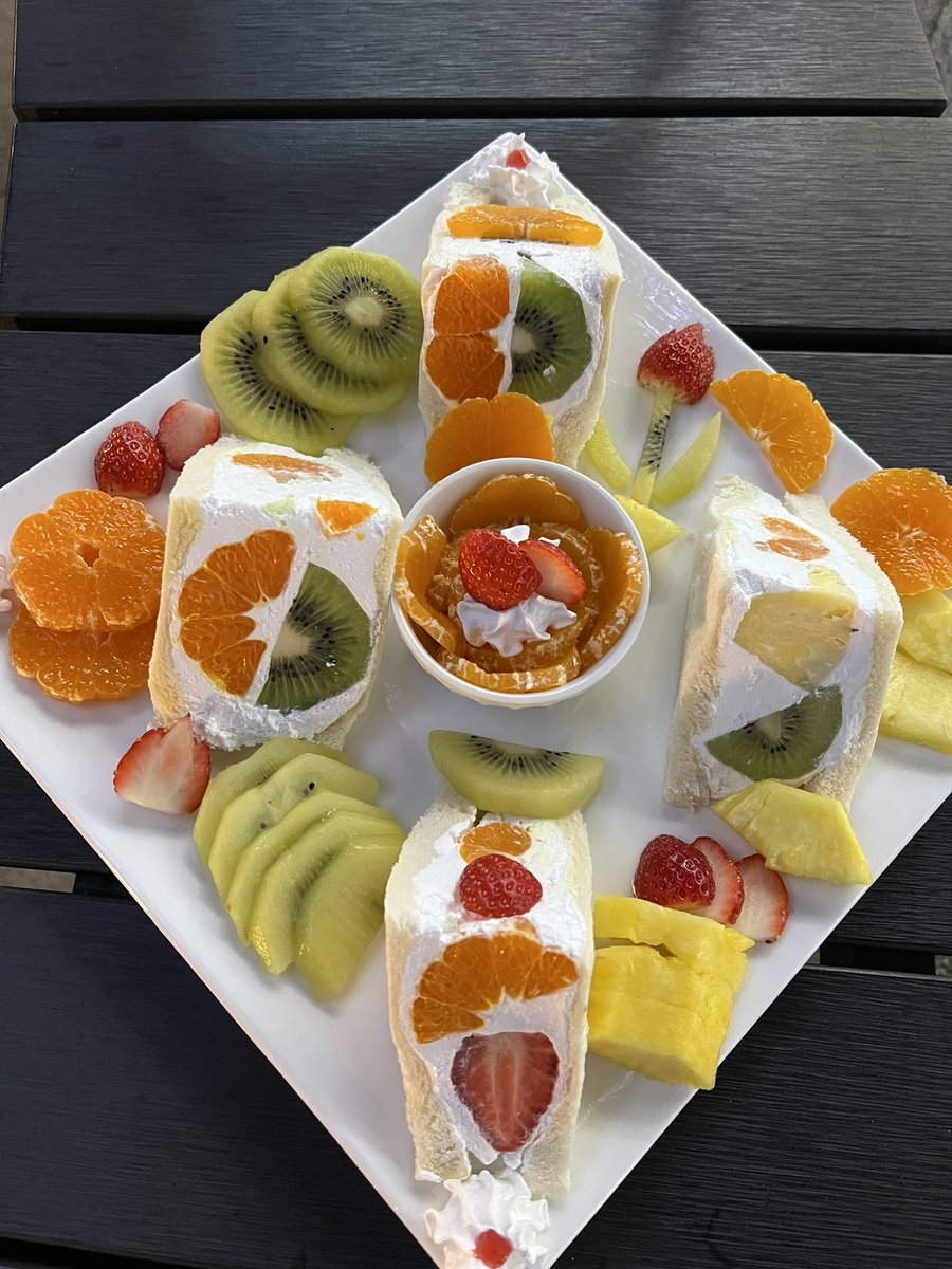 クリスマスに、お好きなフルーツを飾ってフルーツサンドプレートでお祝いはいかがですか？😊

#フルーツサンド
#クリスマス
#Christmas
#Xmas
#クリスマスケーキ
の替わりにフルーツサンド
#フルーツ
#いちご
#苺
#山梨
#山梨スイーツ
#スイーツ