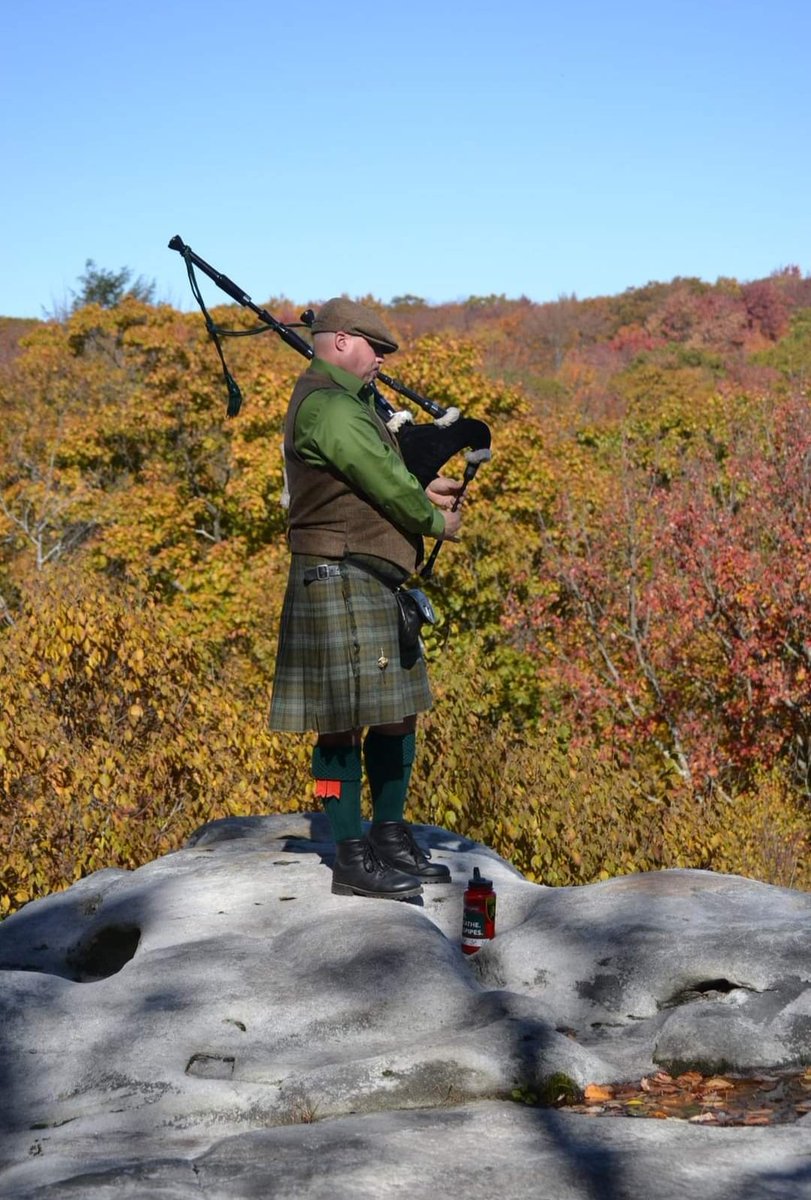 SportsChristina's tweet photo. @SiKImagery #FridayFreeForAll #lovethoseears #DogsOnTwitter #ADogsView #guarddog #fall #autumnleaves #bagpipes #kilt #rocks #optoutside https://t.co/Eo849QuSA5