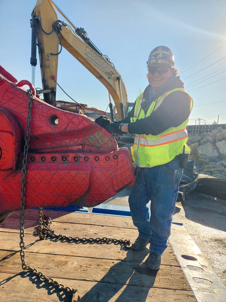 GarrisonDemoEng's tweet image. A 7,500lb pair of scissors!