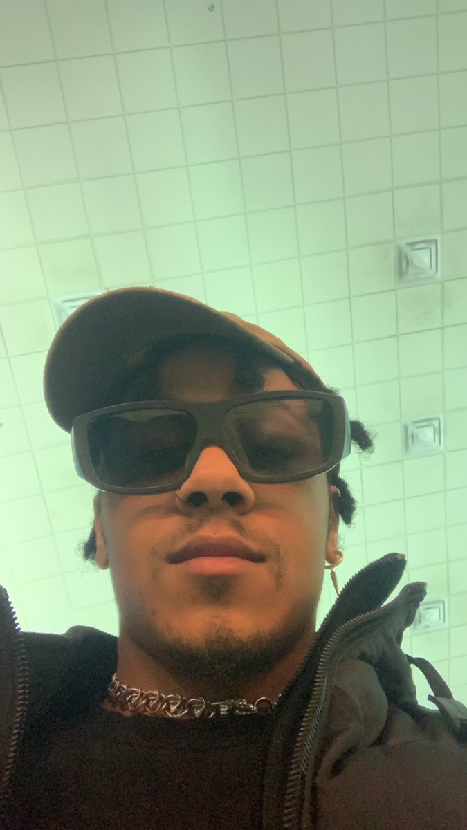 RulingHell's tweet photo. Geeked up finna watch avatar 🧍🏽‍♂️ https://t.co/pI7av46AbJ