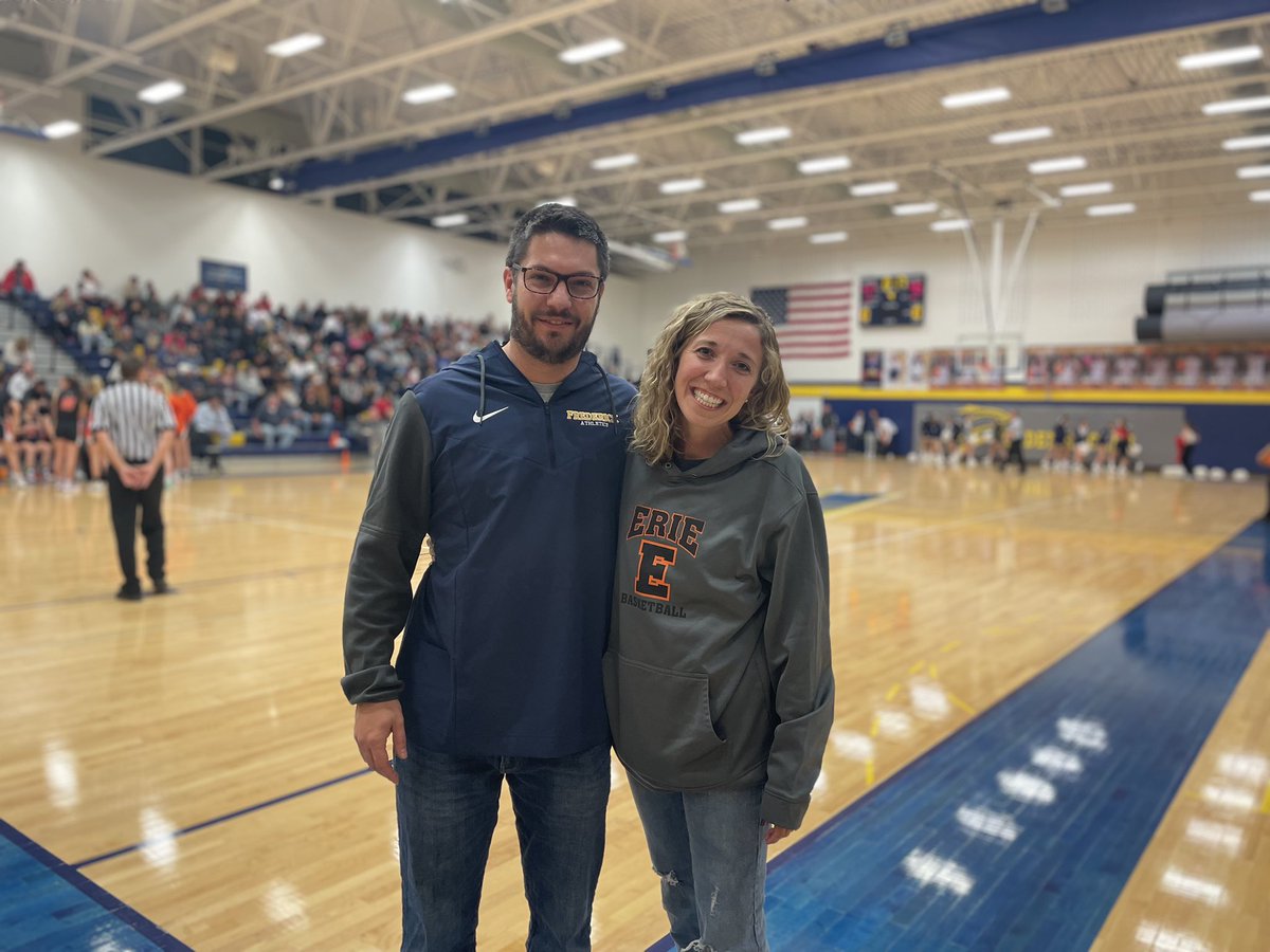 Lindsay Fox tweet media