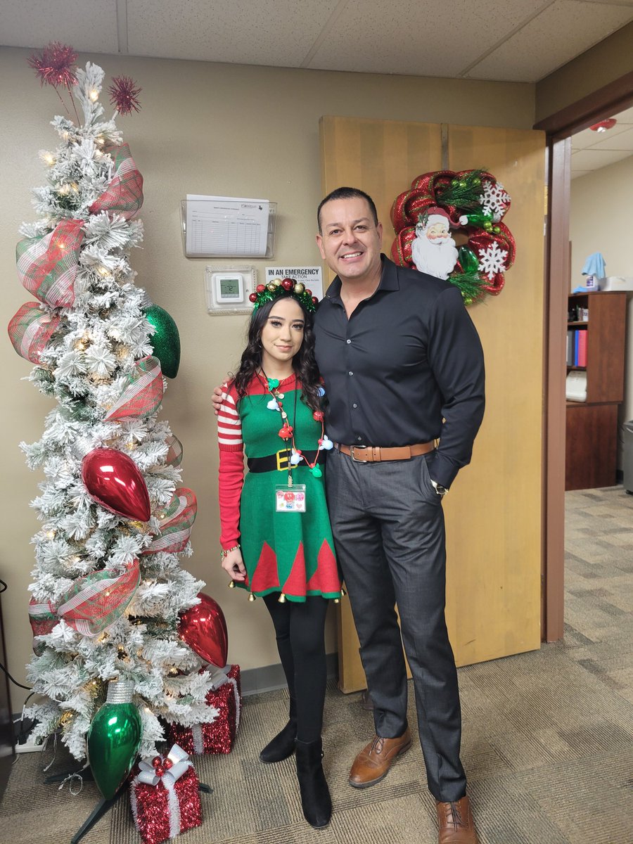 darenas_TISD's tweet photo. Happy Holidays from TES 2022 #TISDPROUD https://t.co/442SEHnhcR