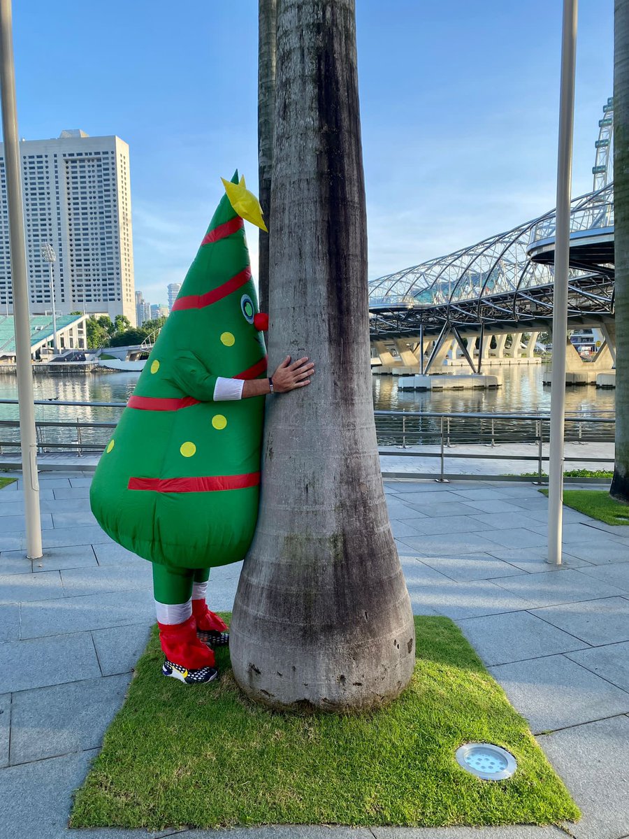 lifeasabum71's tweet photo. About 10 years with this fantastic group of people and it’s always fun, especially when we get to mess around and dress up. @RunSoOthersCan
Can’t believe someone put a tree in my way. #runtobond #lifeasabum https://t.co/vVHLjSoTMN