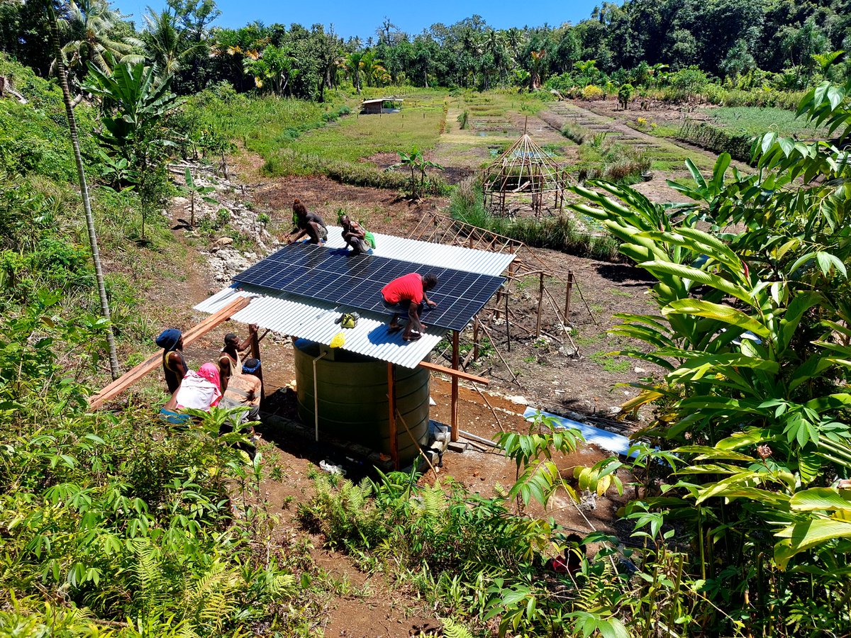 Riode93's tweet photo. Solomon islands MAL Extension Division with @UNDP_Solomons  through IDRM Project managed to complete installations of a new solar water pump system for Betipuhulaghinia Farm in Ngella Islands. 
#solarenergy #modelfarminitiative #waterresourcemanagement https://t.co/LnSoqoReE4
